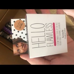 Hello Flawless Benefit Cover-up Powder